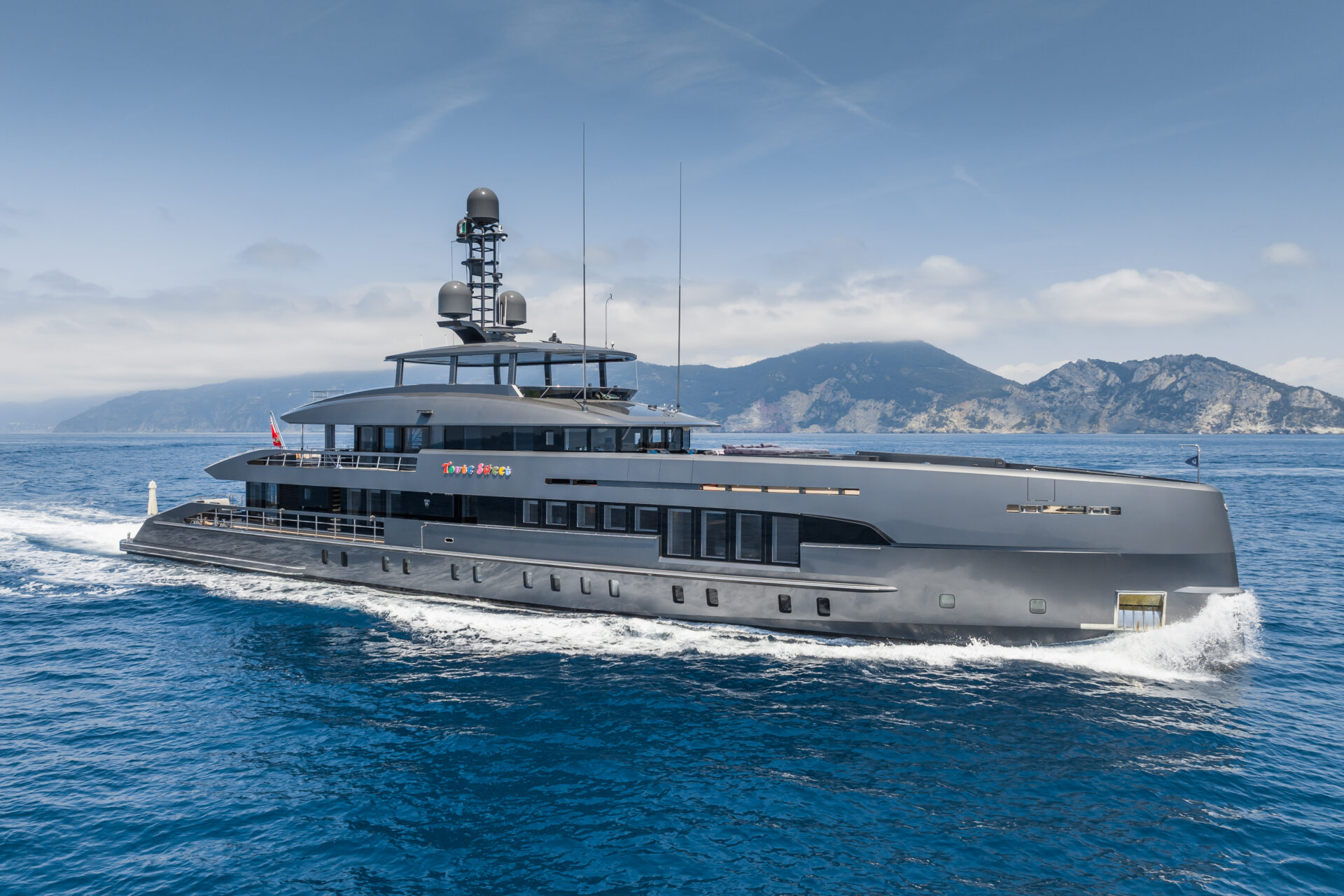 How to Choose the Right Yacht Broker