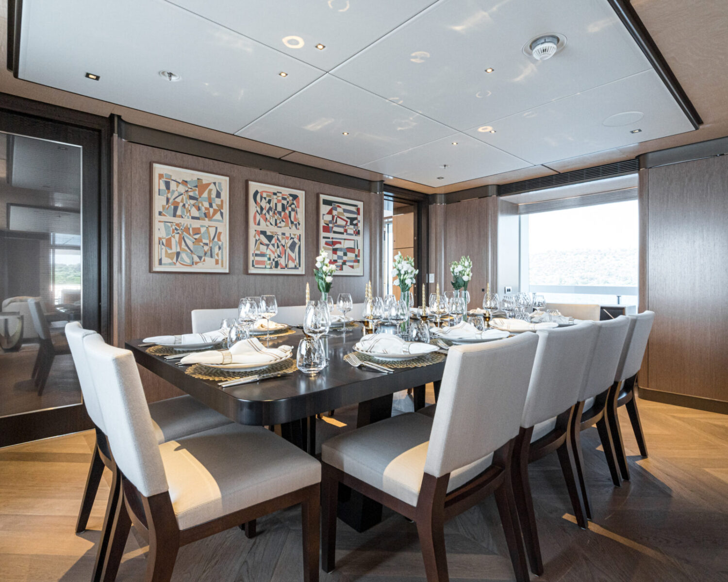 20 Main Salon Dining
