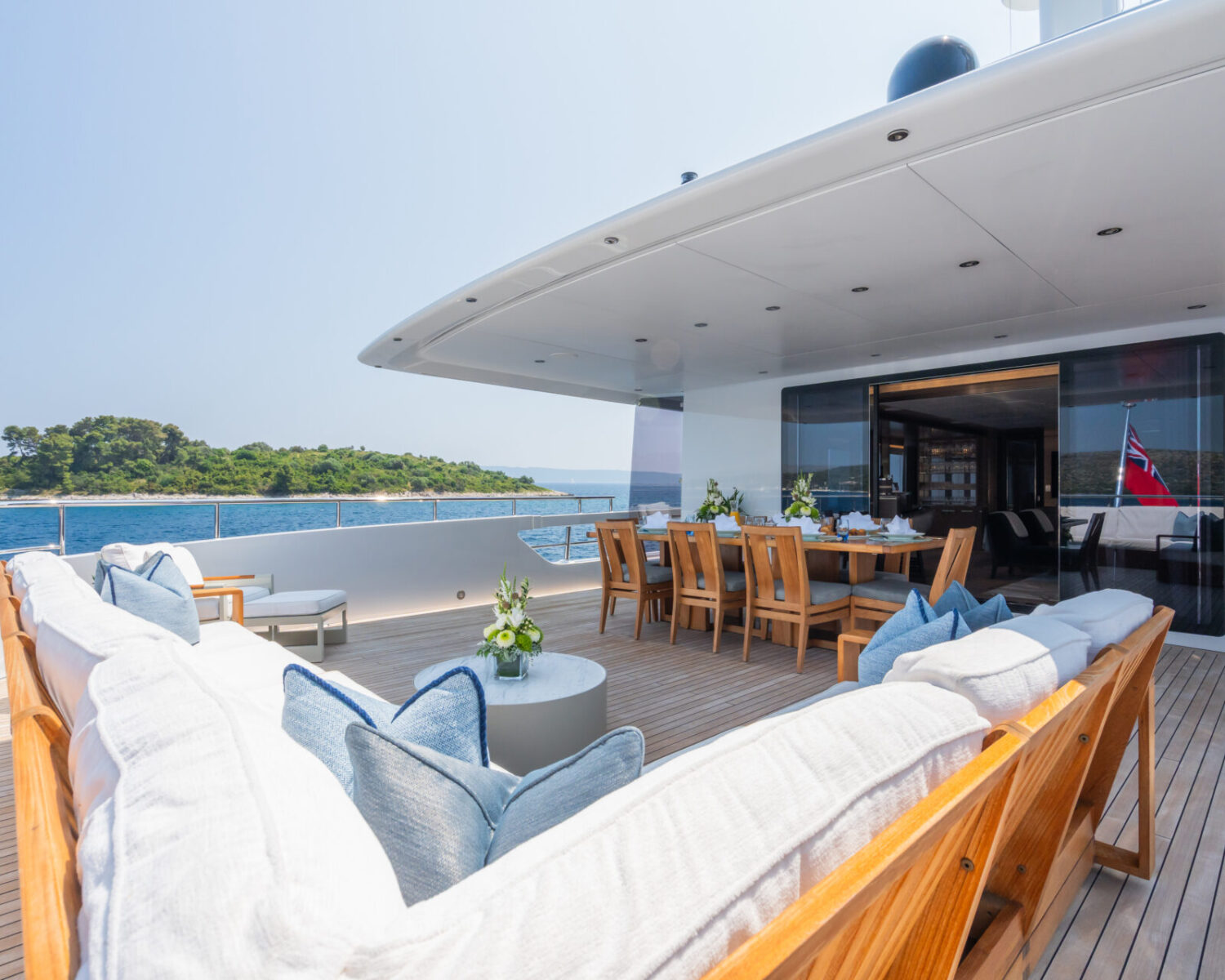 35 Sky Lounge Deck Aft