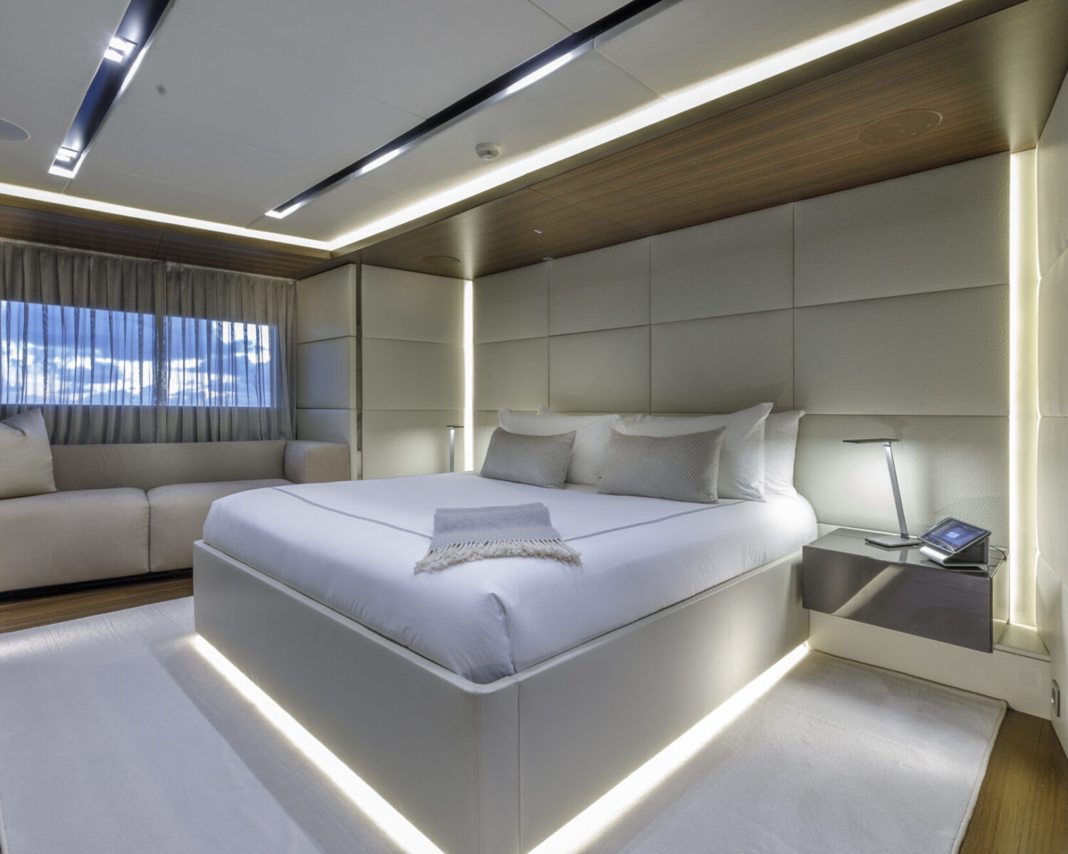 37m Admiral for Charter 15