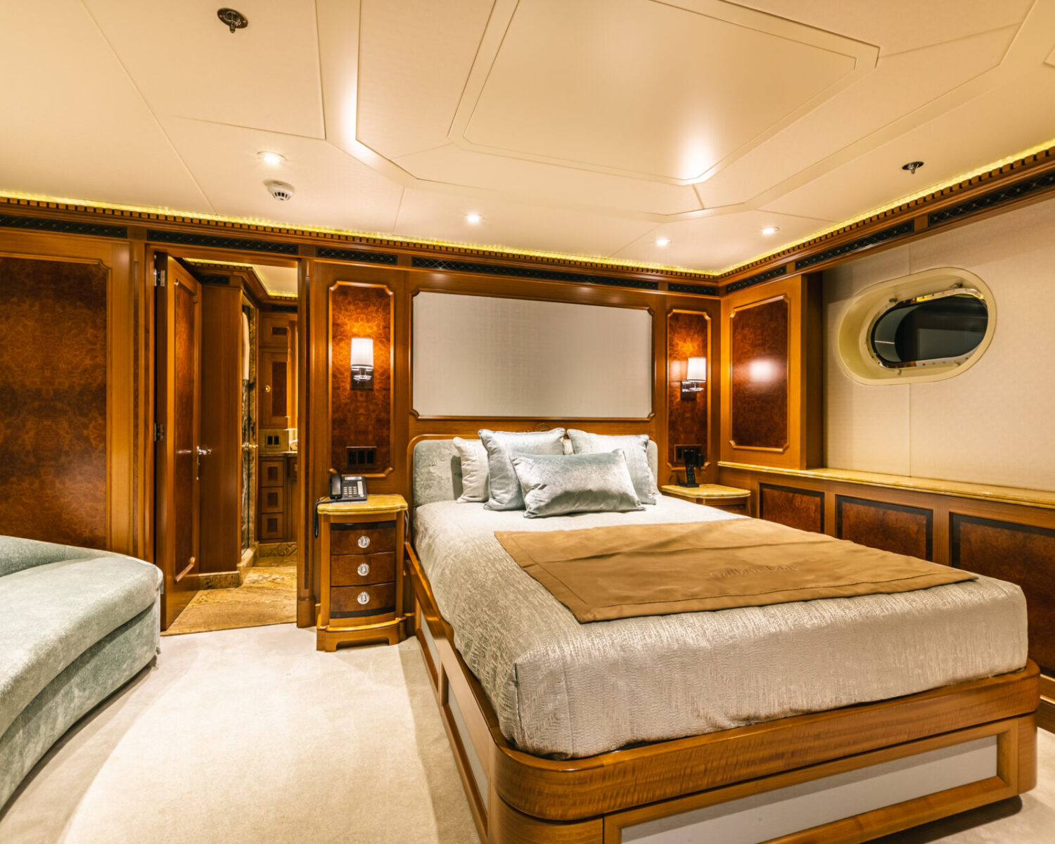 51m Feadship for Charter 18