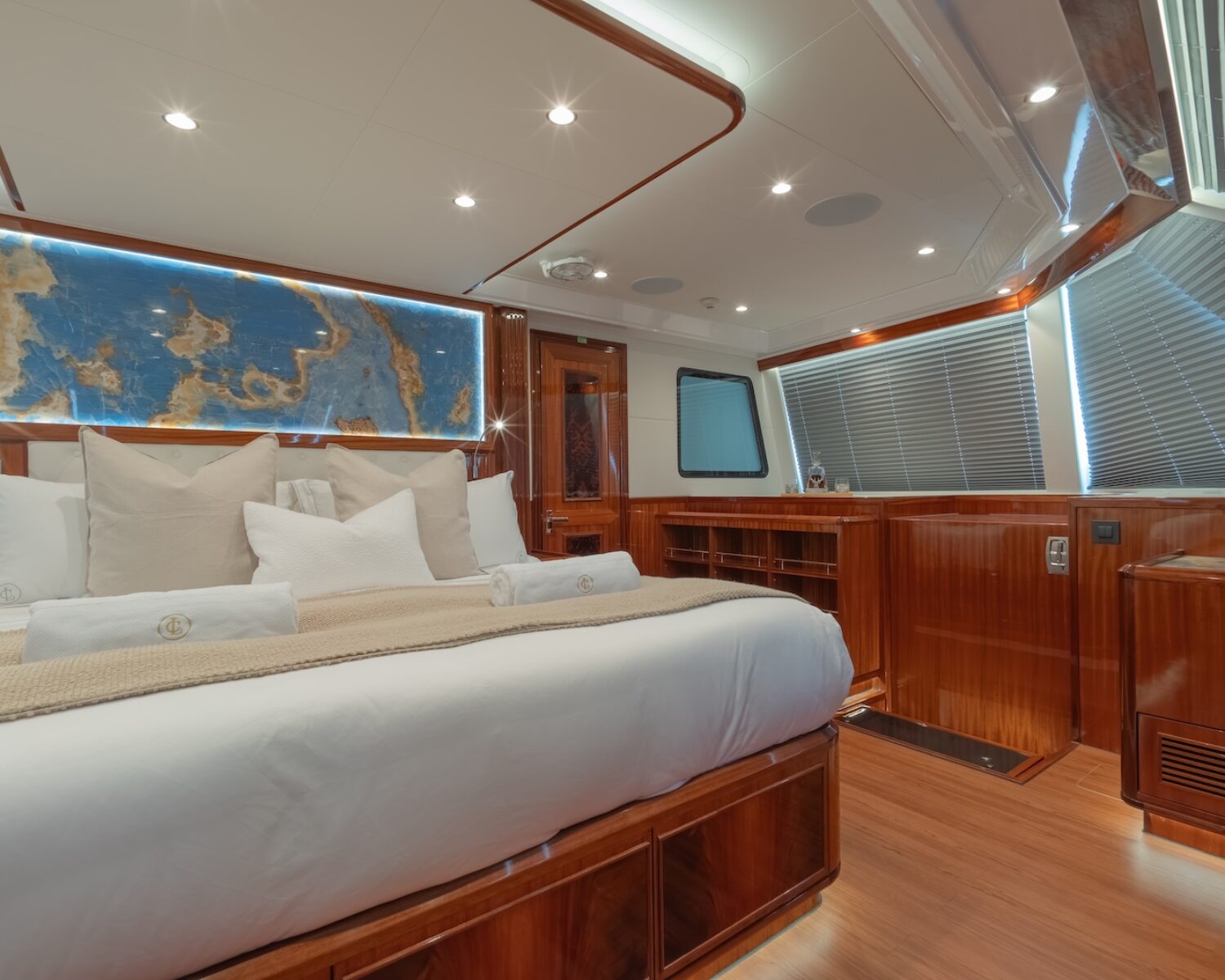 CRAZY LOVE 44 DSC07666-Enhanced-NR