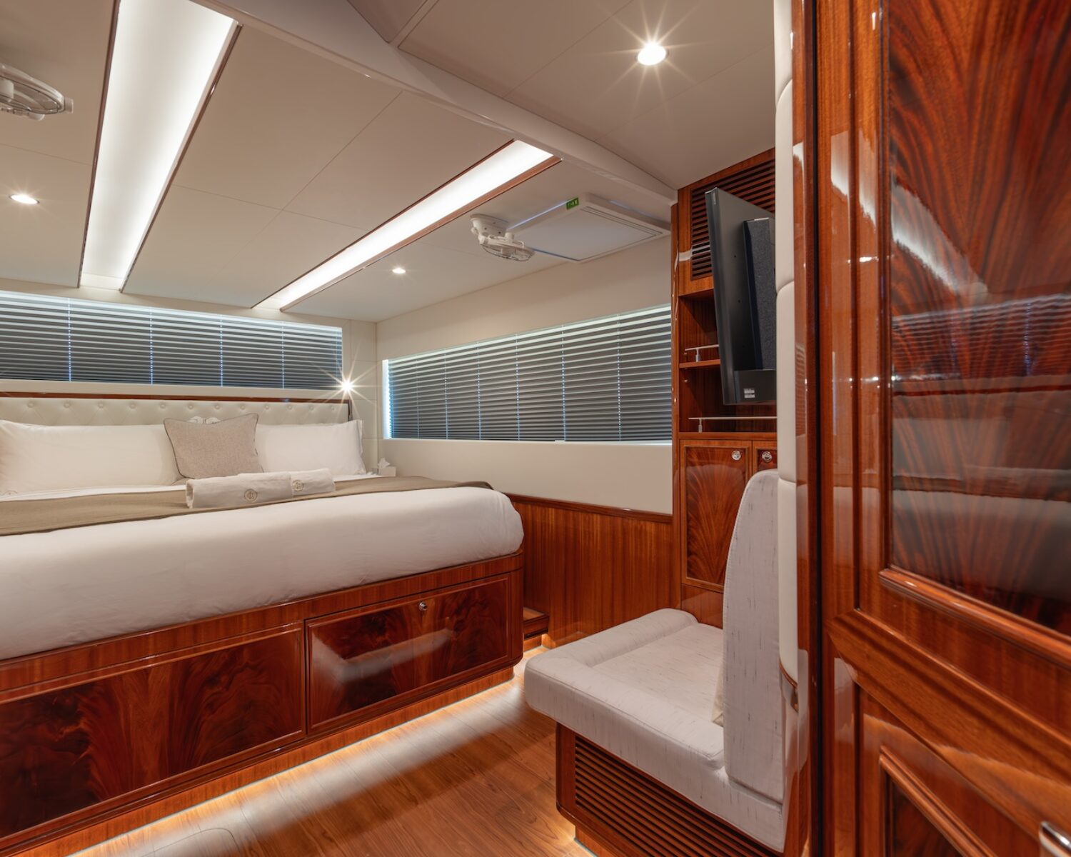 CRAZY LOVE 51 DSC07633-Enhanced-NR