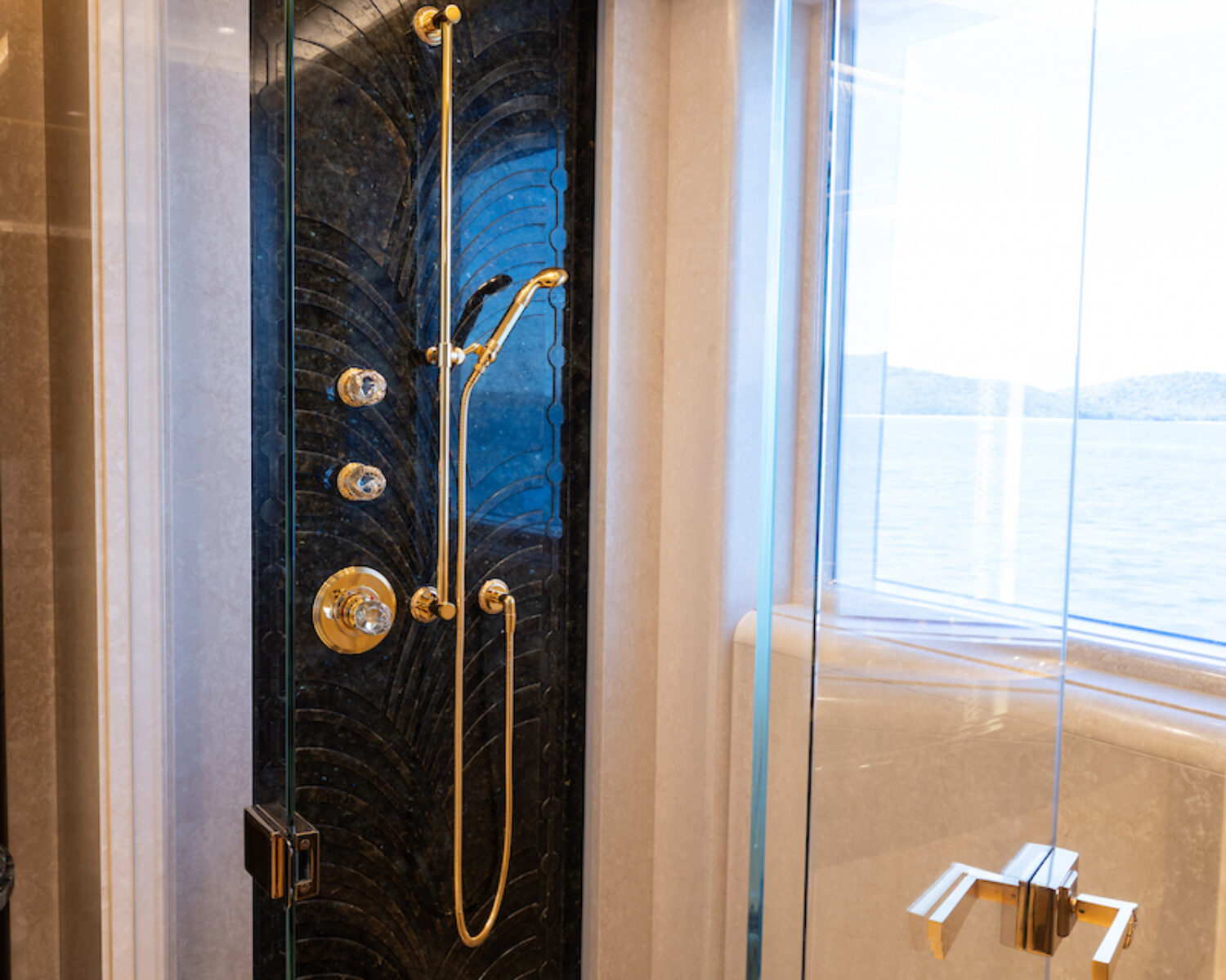 Guest Bathroom 4