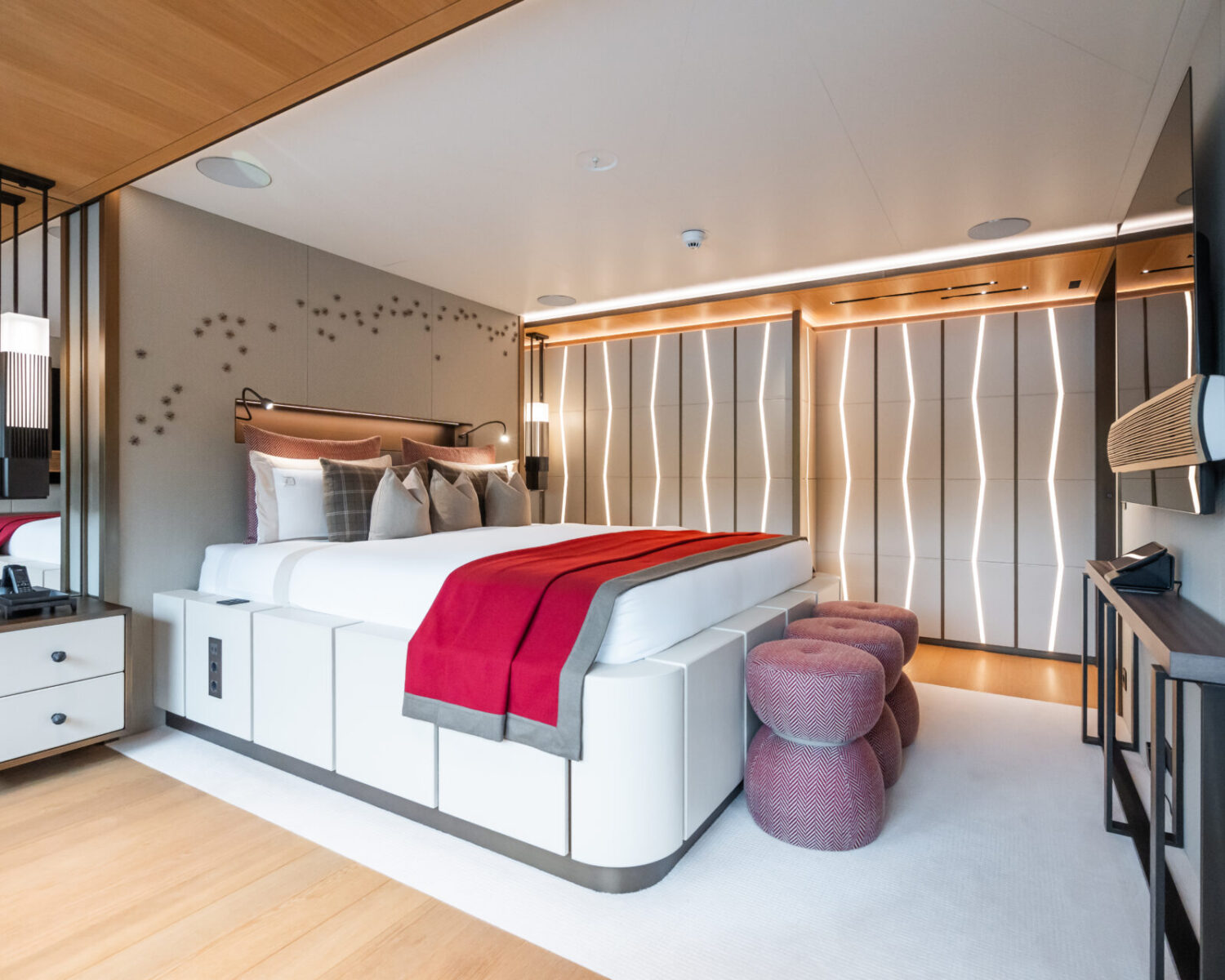 LA DATCHA 71 JUH06156