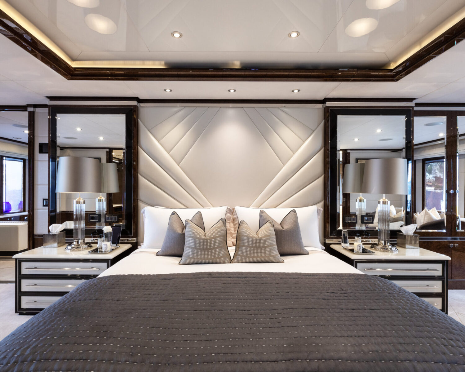 Soundwave Yacht For Charter 46