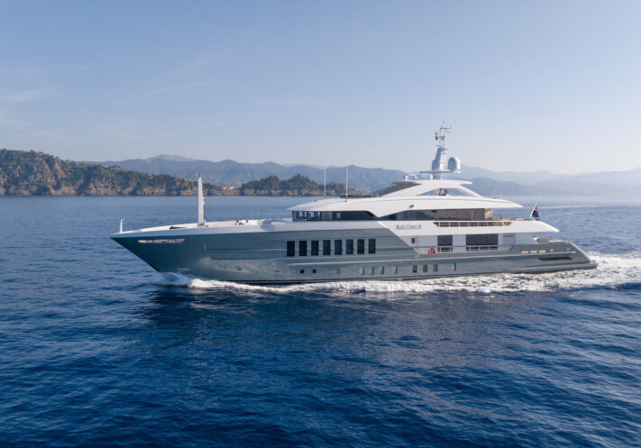 motor-yacht-reliance-for-charter-76